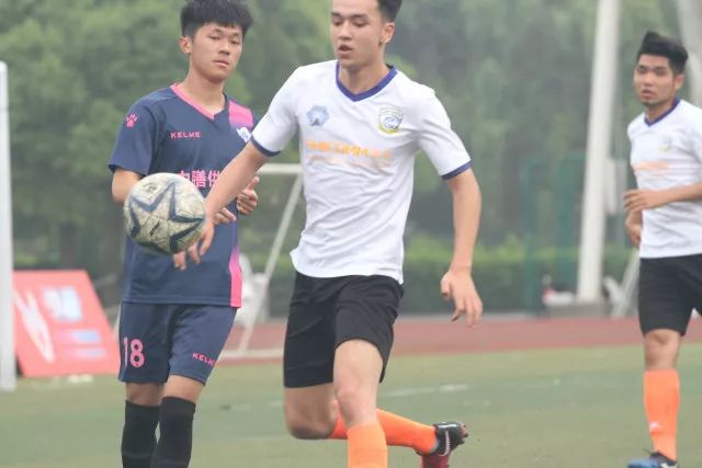 梅德韦杰夫轻取西西帕斯 晋级上海大师赛八强